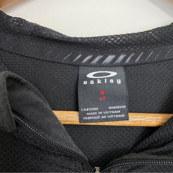 OAKLEY black hoodie zip up athletics shirt in small mesh net material sports - Picture 3 of 14